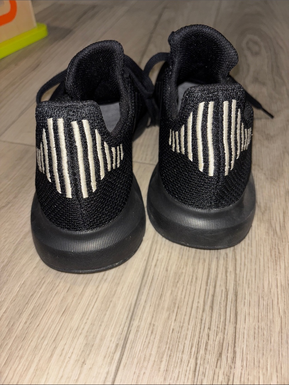 Adidas SWIFT RUN 1.0 SHOES Black Sz 9 women - Picture 3 of 5